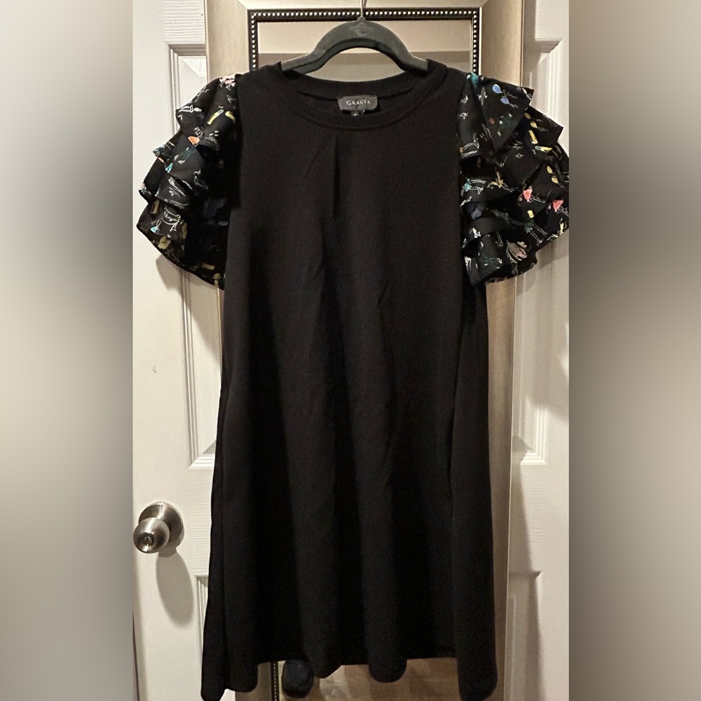 Elegant Black Midi Dress with Ruffled Sleeves